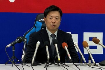 契約更改を行った松葉貴大