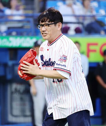 大好きなヤクルトからは、始球式を任される存在の飯尾和樹