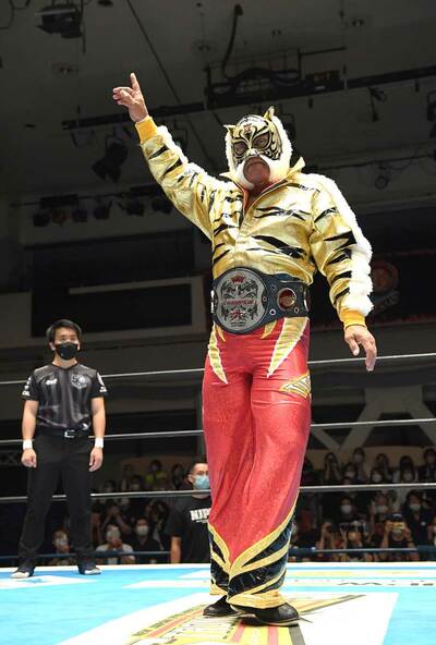 タイガーマスク 写真：【新日本】「X」でタイガーマスク登場 世界ジュニアのベルトを