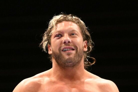 MJF（上）に片翼の天使を狙うケニー・オメガ ©All Elite Wrestling