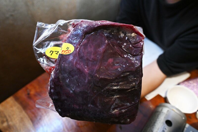 東京のジビエ店に入荷されたクマ「ＯＳＯ１８」の肩肉
