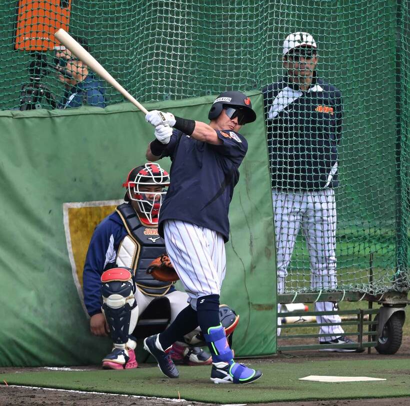 打撃練習する牧原大成