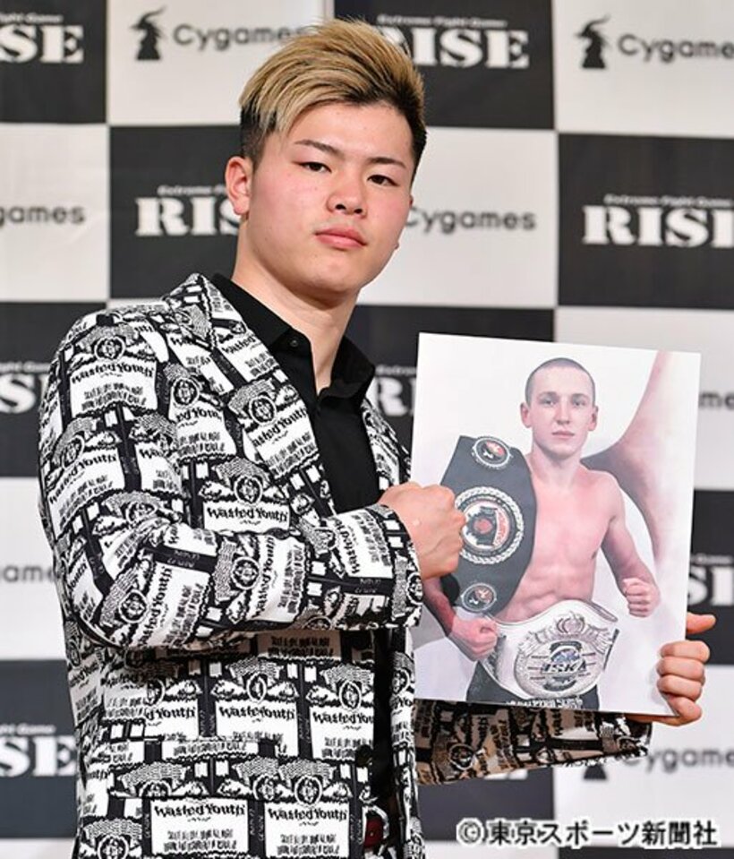  那須川はメゼンツェフのパネルを手に必勝を誓った