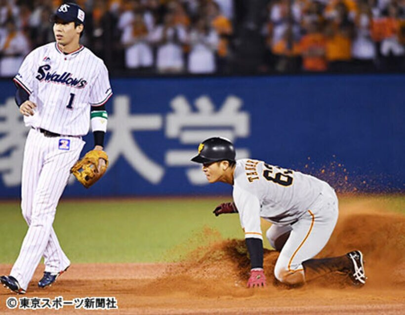  広島が警戒する田中俊太（右）の機動力