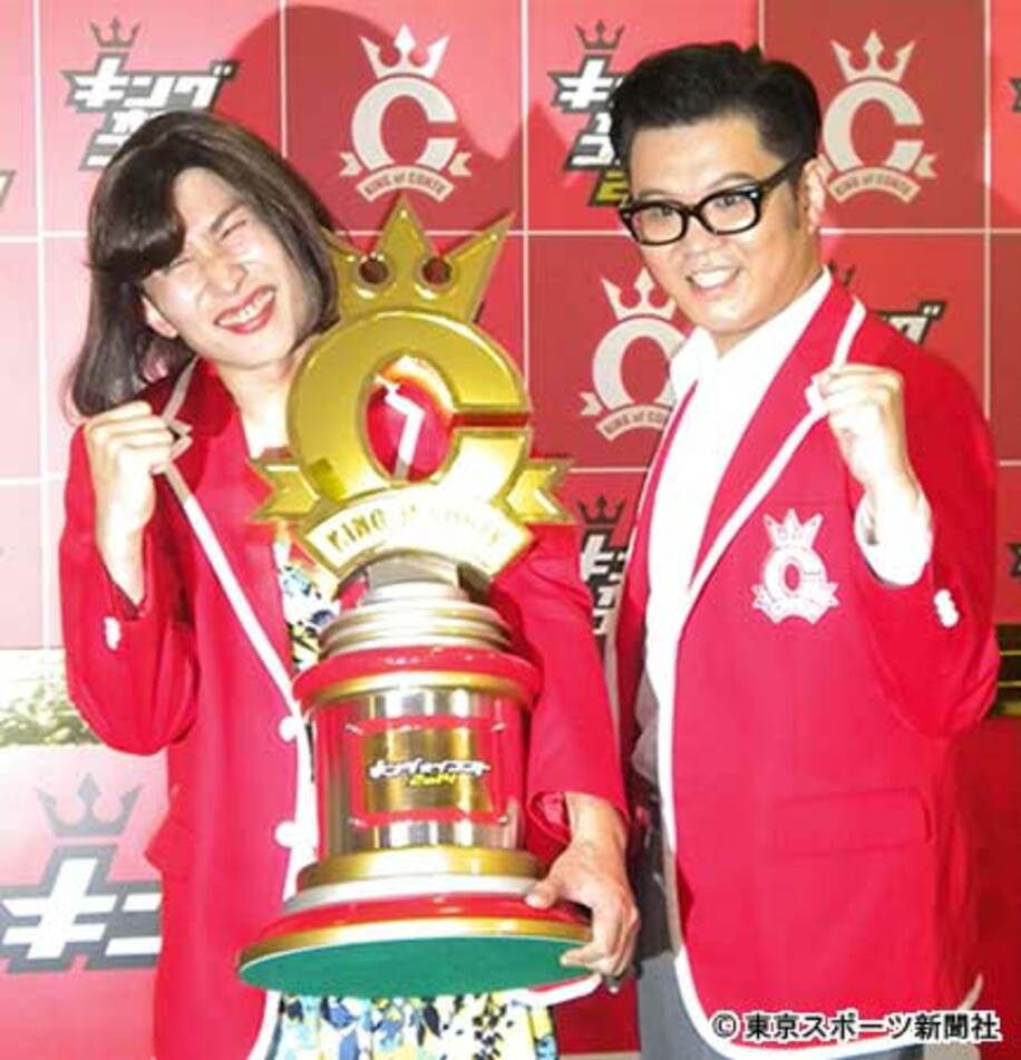昨年の優勝者「シソンヌ」のじろう（左）と長谷川忍