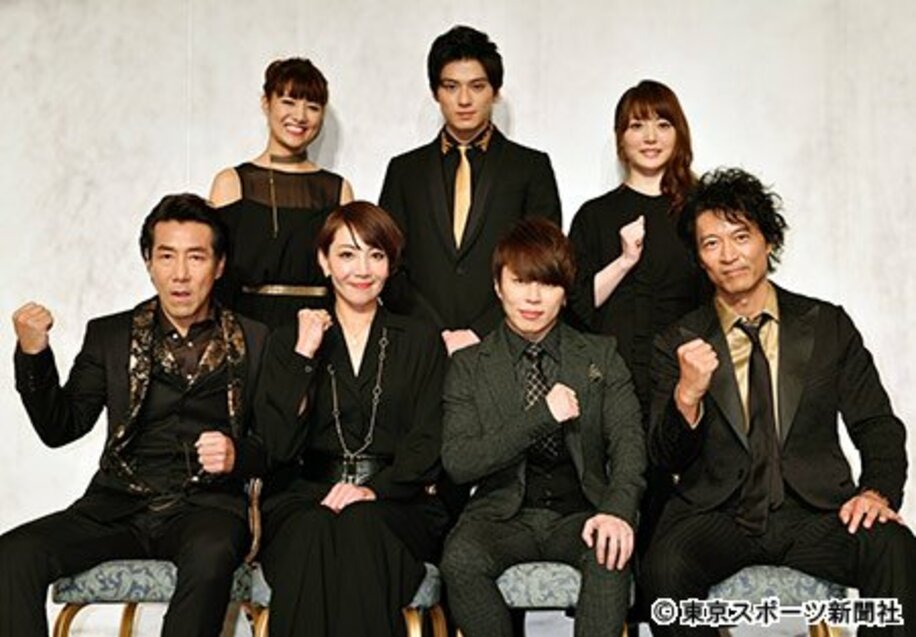  制作発表に出席した西川（前列右から２人目）ら出演者たち
