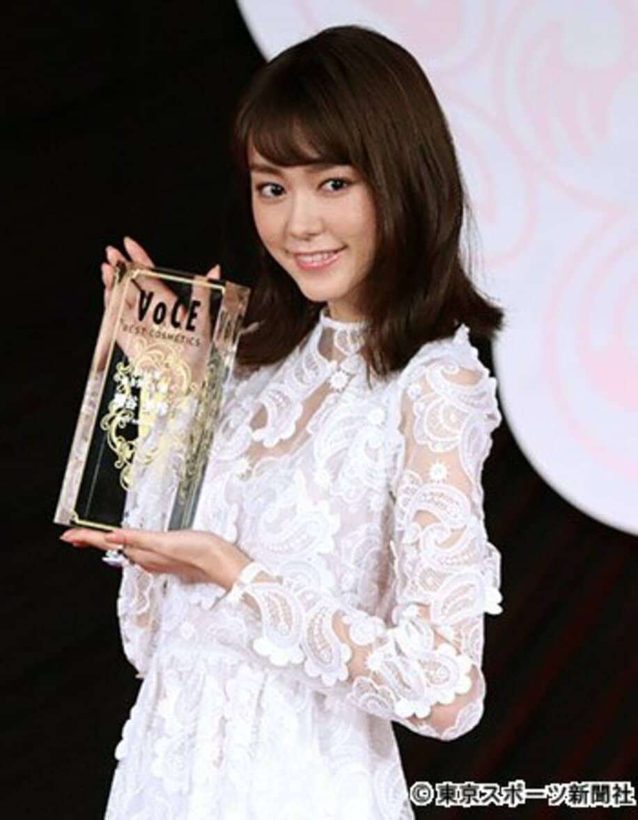 「ベストコスメ年間グランプリ贈呈式」に出席した桐谷美玲