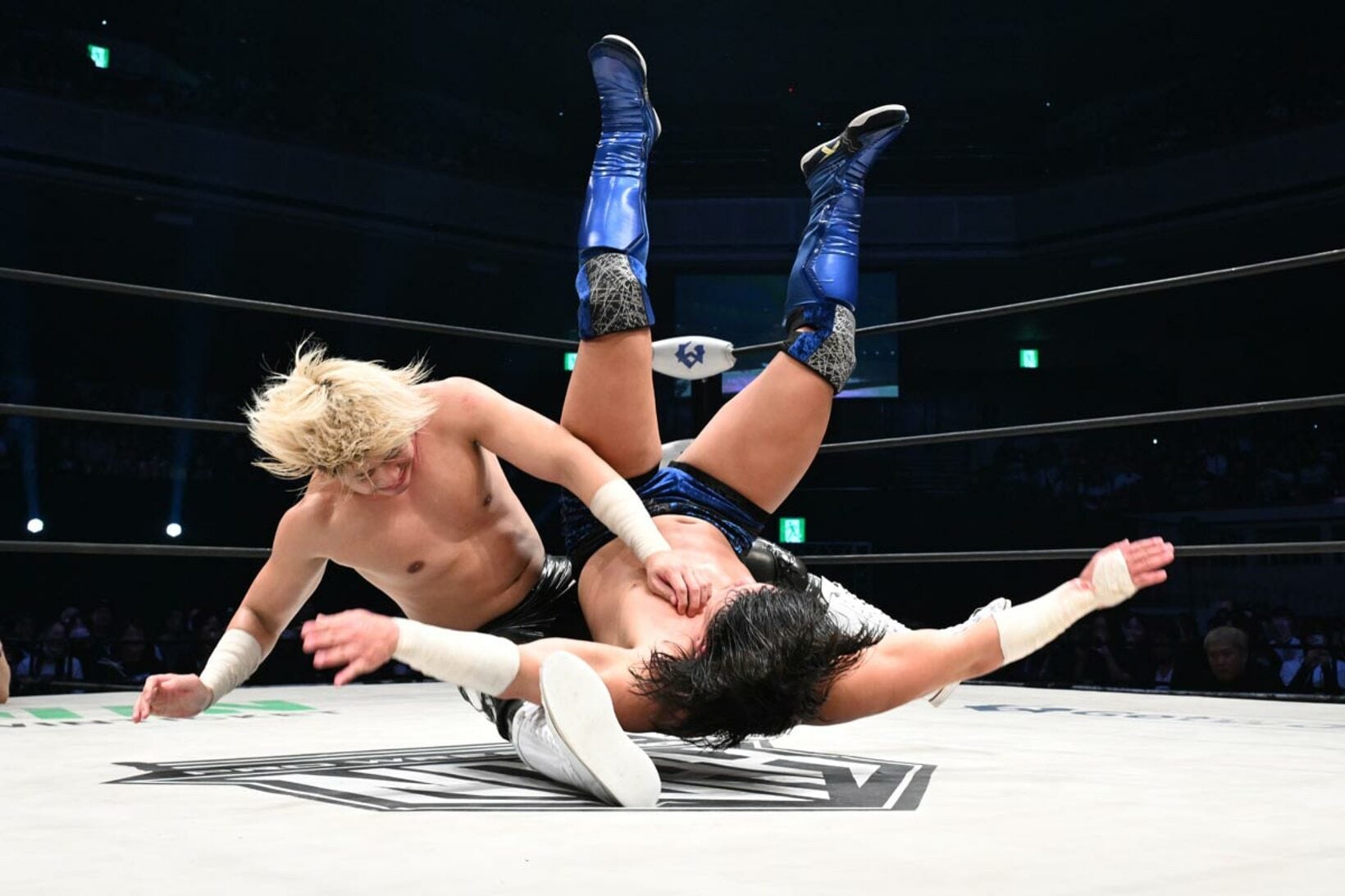 煌牙をマットに叩きつける清宮海斗