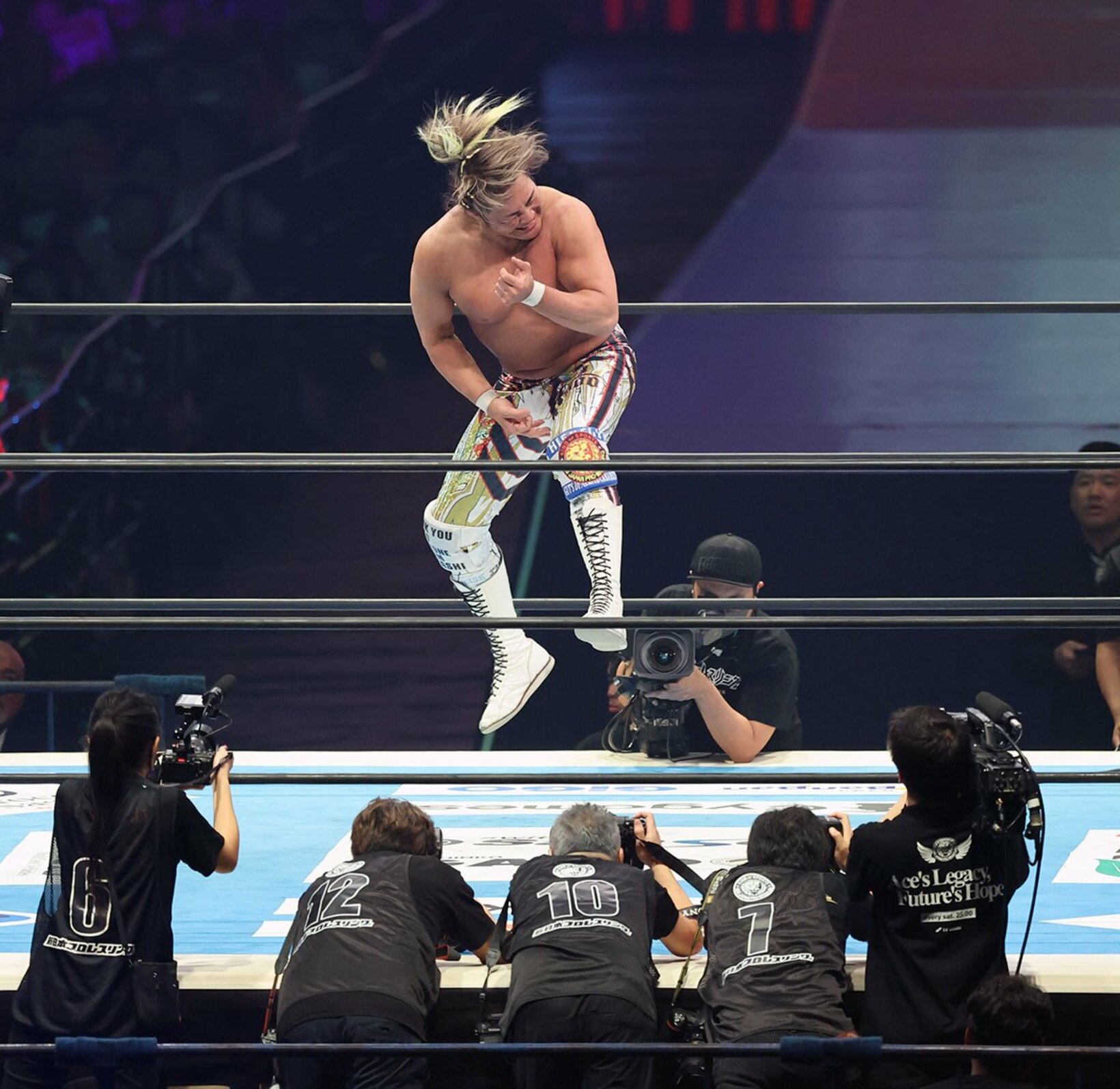 エアギターも披露した棚橋弘至
