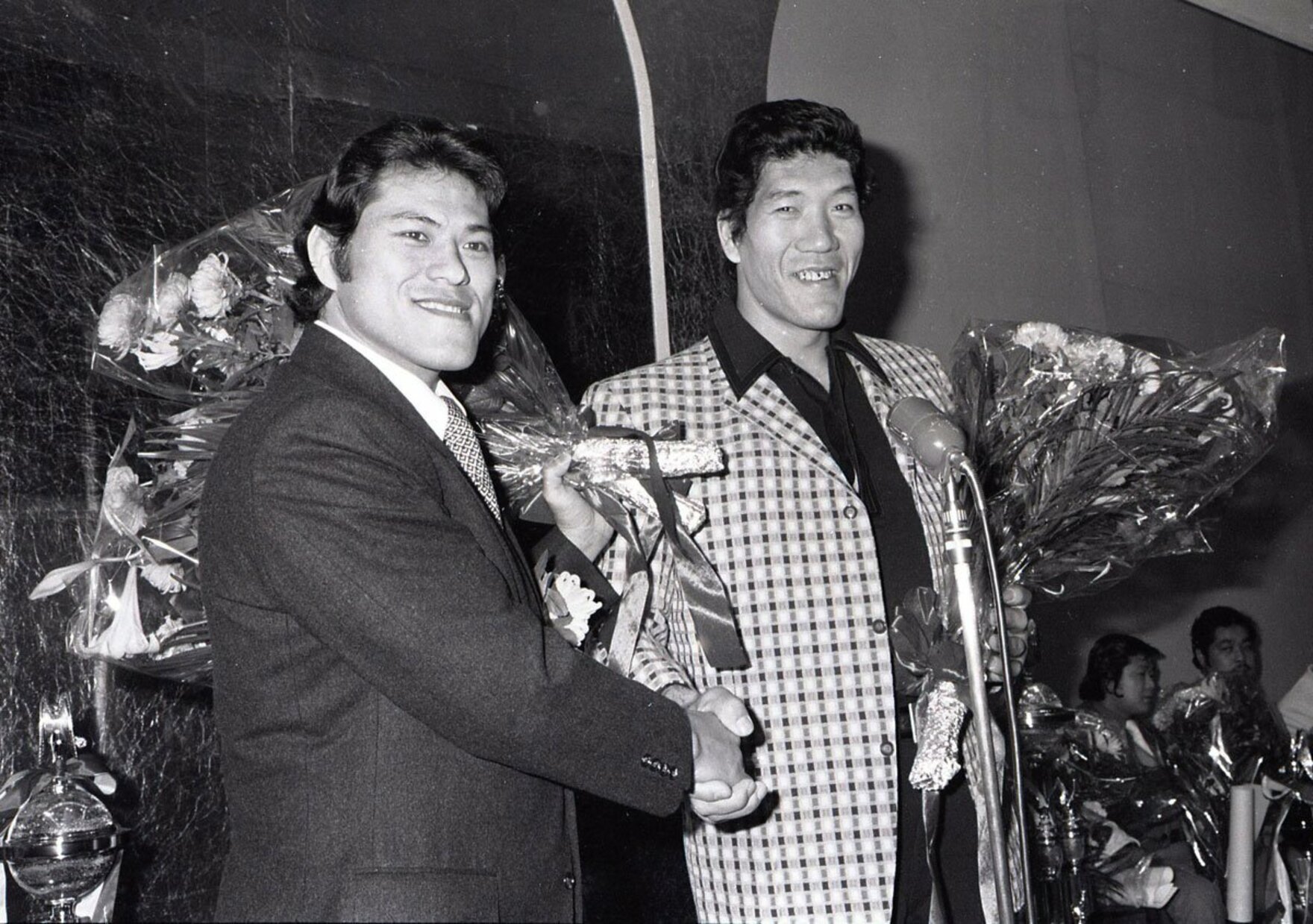 写真：アントニオ猪木さんとジャイアント馬場さんの〝本当の関係〟 和田京平氏が驚いた2人の笑顔 | 東スポWEB