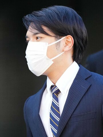  さっぱりした小室さん（代表撮影）