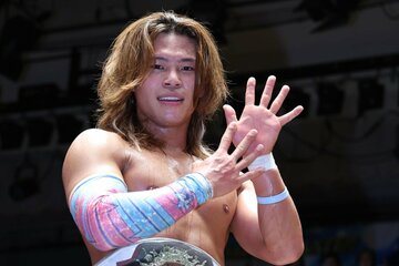 試合後、ブレイブゲート王座防衛回数の「９」をアピールする王者・田中良弥