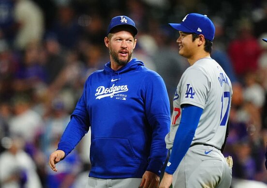 カーショーと大谷（ロイター）