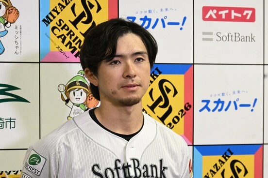 取材に答えるソフトバンク・上沢直之