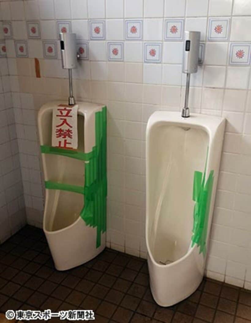 壊された便器