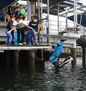  ＳＧ初勝利で水神祭の祝福を受ける高野