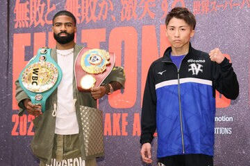 スティーブン・フルトン（左）と井上尚弥