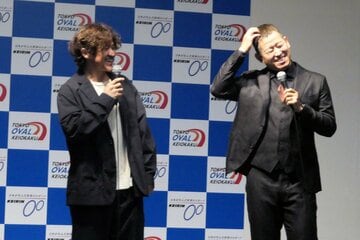 中川誠一郎(左)のおねだりに脇本雄太が悶絶