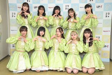 （前列左から）みはね、なほ、かづさ、しおん、にか（後列左から）れいあ、みら、ヤーリン、はな、うたは