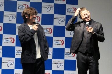 中川誠一郎(左)のおねだりに脇本雄太が悶絶