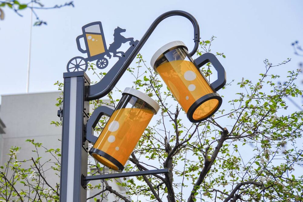 恵比寿ビール坂商店街の街路灯（賛光電器産業株式会社提供）