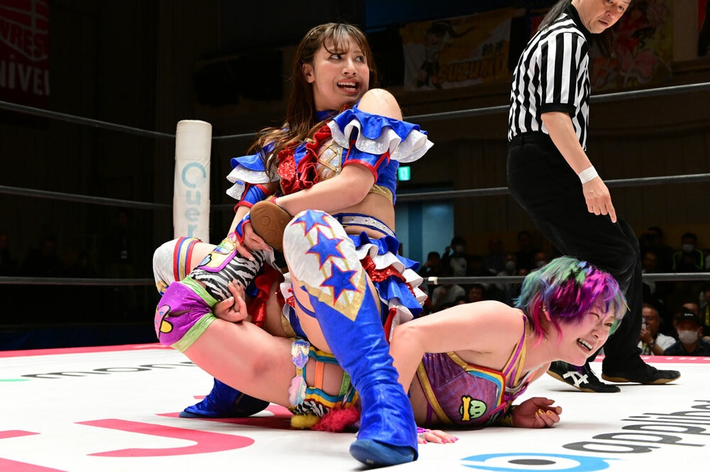 遠藤有栖（下）を絞める荒井優希