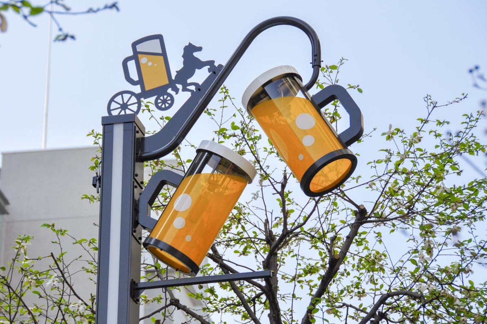 恵比寿ビール坂商店街の街路灯（賛光電器産業株式会社提供）