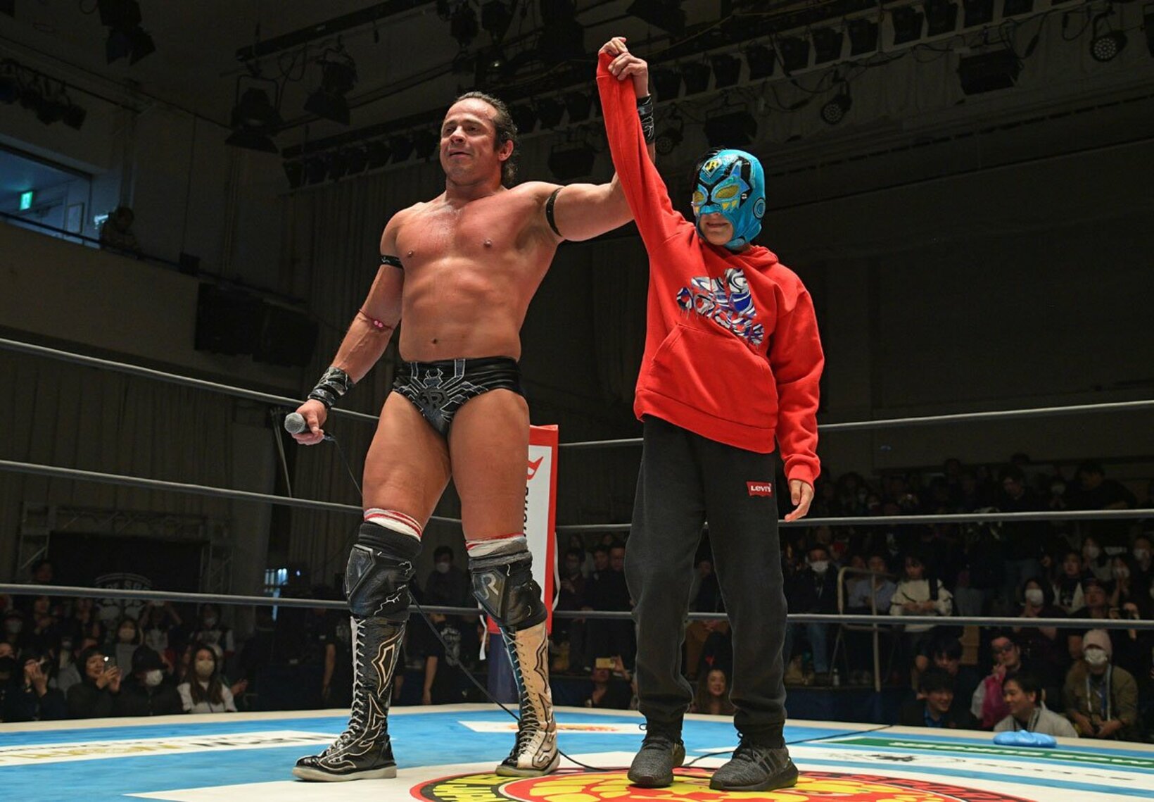 ３代目となる息子を紹介したボラドール