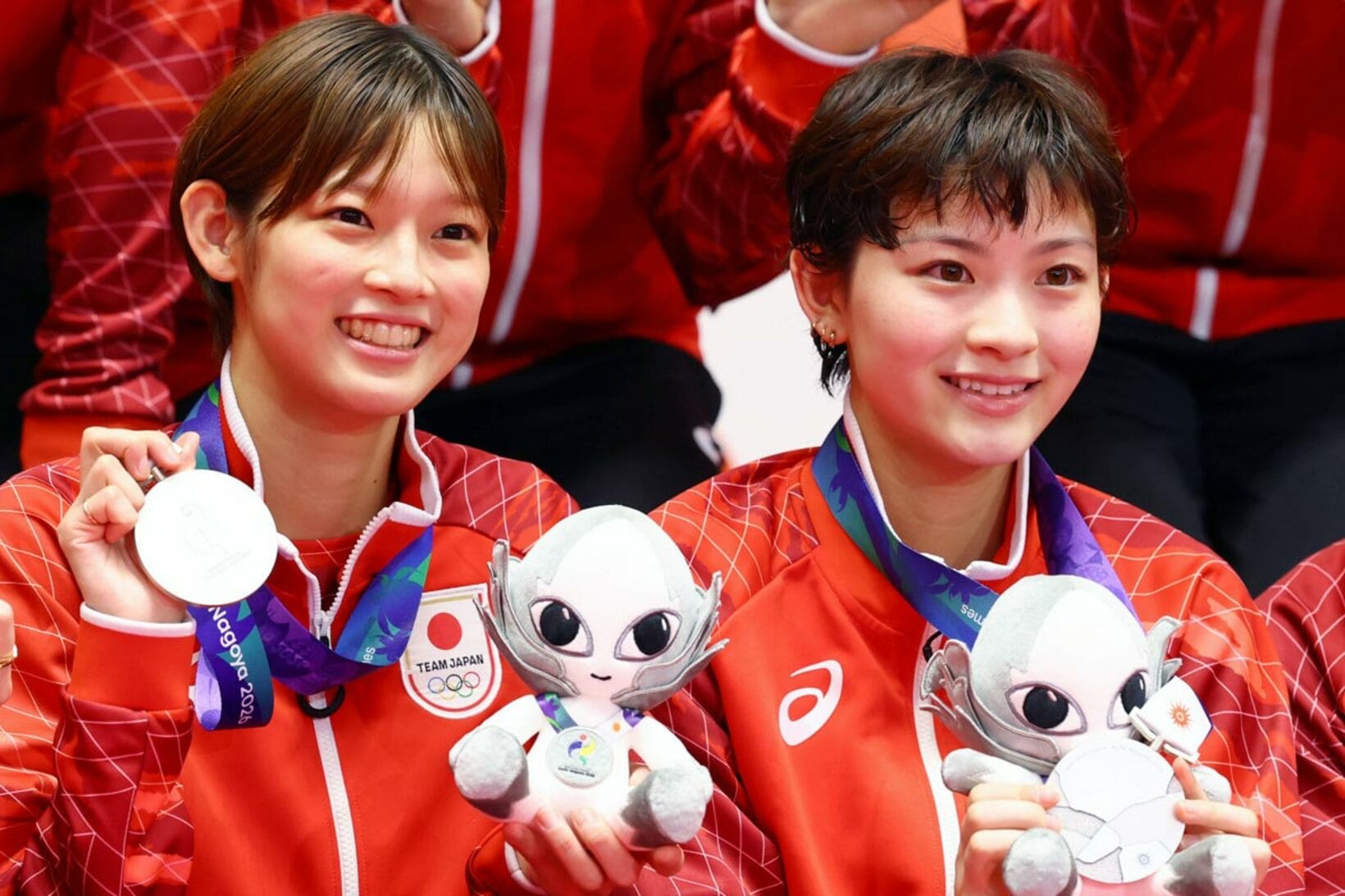 田口真彩（左）と宮崎友花