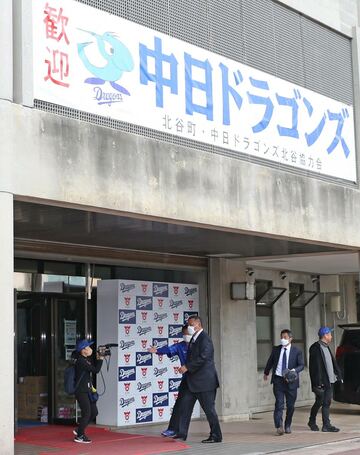 清原和博氏は昨年に引き続いての北谷キャンプ訪問だ