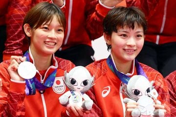 田口真彩（左）と宮崎友花