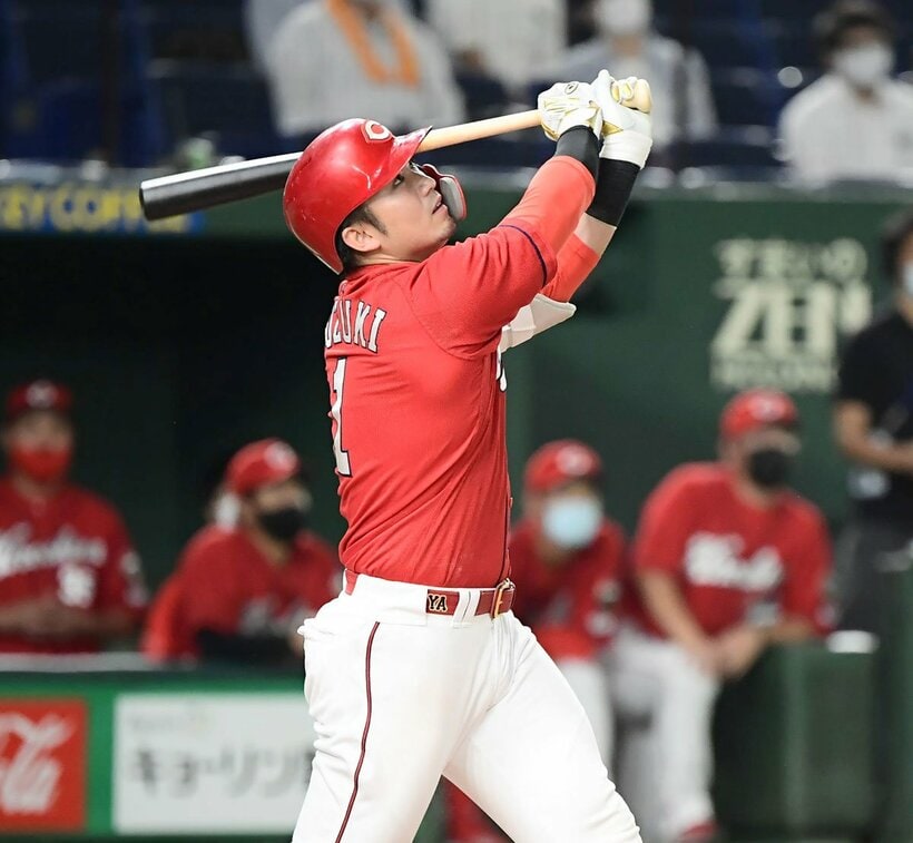  ３回、右飛に倒れる鈴木誠