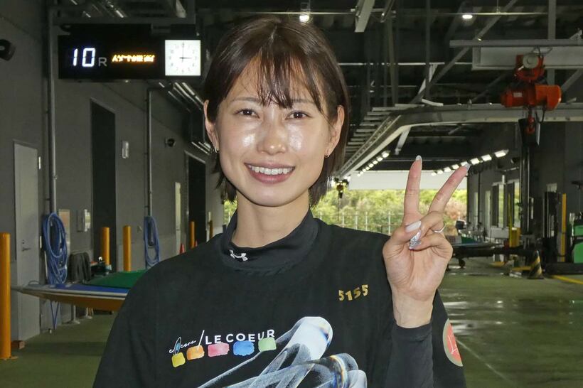 ピースサインの内山七海