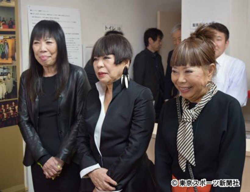  母親の思い出を語るコシノ３姉妹（左からコシノミチコ氏、コシノジュンコ氏、コシノヒロコ氏）