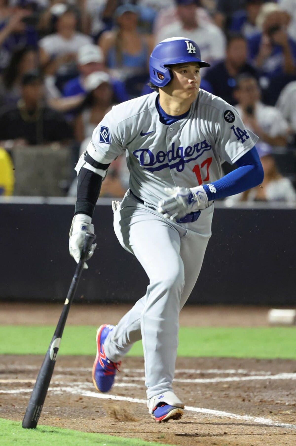 大谷翔平の〝1メートル大顔面〟が中継映像に登場 打席の背後で観客が