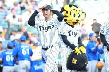 試合後、渋い表情の阪神・藤川監督