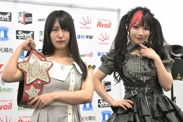 ワールド王者・玖麗さやか(左)と伊藤麻希