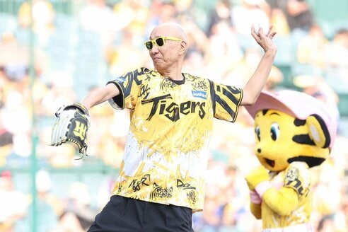 阪神】サンプラザ中野くんがファーストピッチ ワンバン投球も