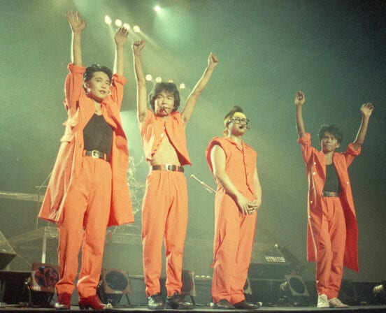 元「Ｃ―Ｃ―Ｂ」の田口智治被告（左から２人目＝１９８９年）