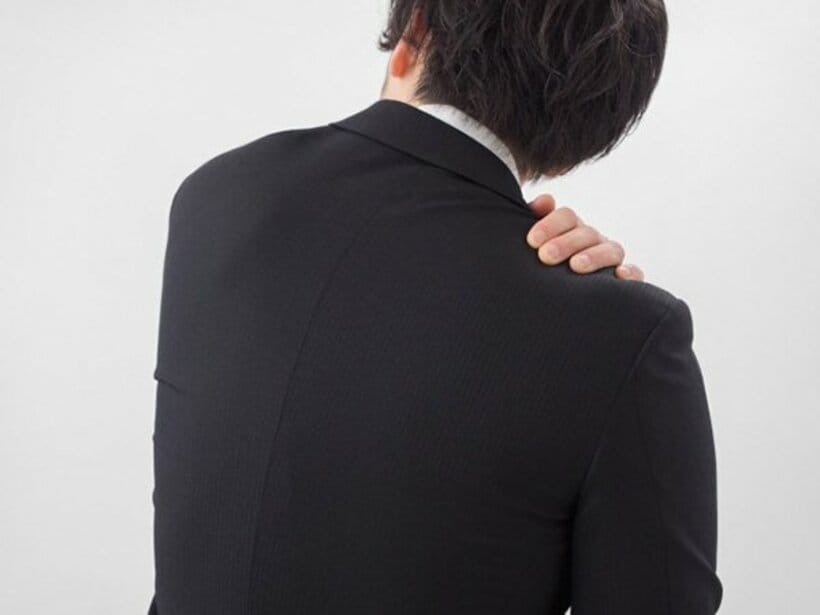  多くの人が悩まされている肩こりの原因といえば…（写真はイメージ）