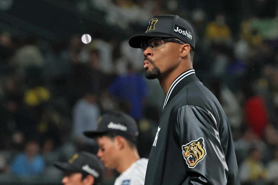 試合後も表情が険しいデュプランティエ