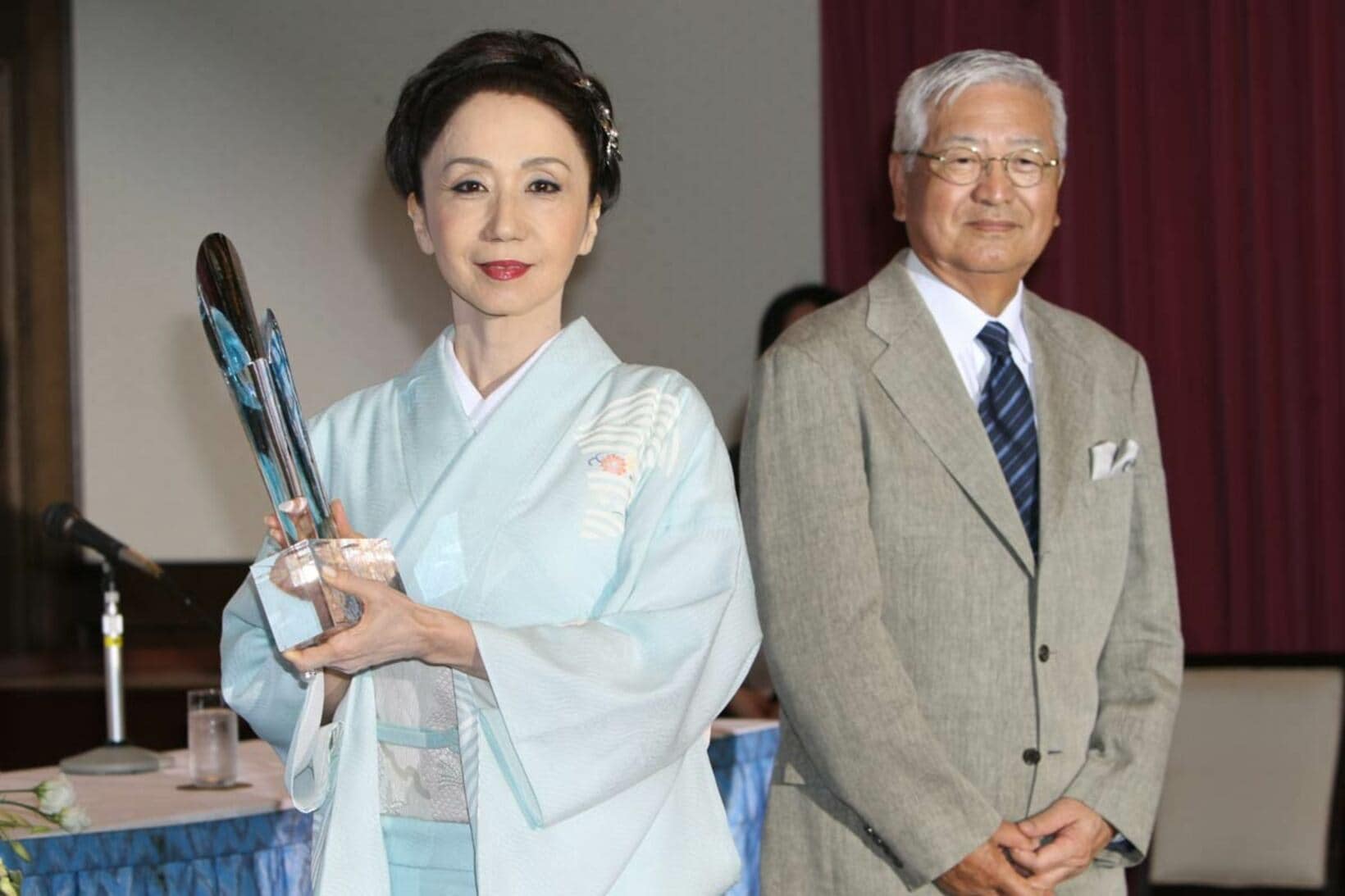 写真:岩下志麻 夫・篠田正浩さん死去にコメント発表「悲しみと喪失の思いで胸がいっぱいです」 | 東スポWEB
