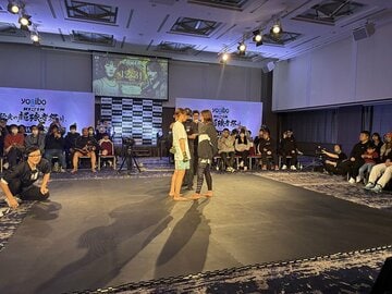 伊澤星花(左)とにらみ合う場面もあったRENA