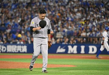 ６回、２点を失いベンチへ引き揚げる田中将大