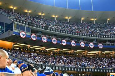 スタジアムに掲げられているドジャースの歴代ワールドチャンピオンのボード