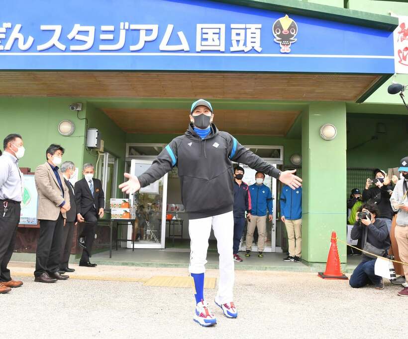  阪神・矢野監督についてコメントした新庄監督(東スポWeb)