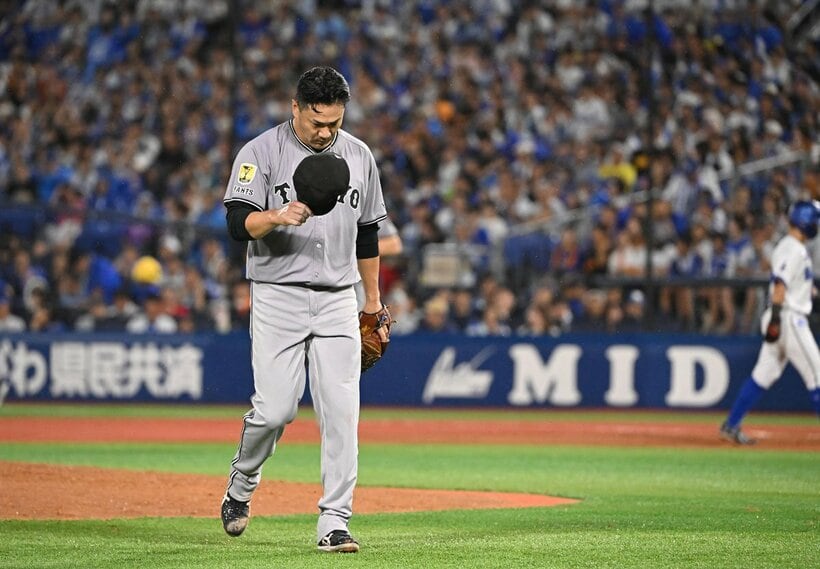 ６回、２点を失いベンチへ引き揚げる田中将大