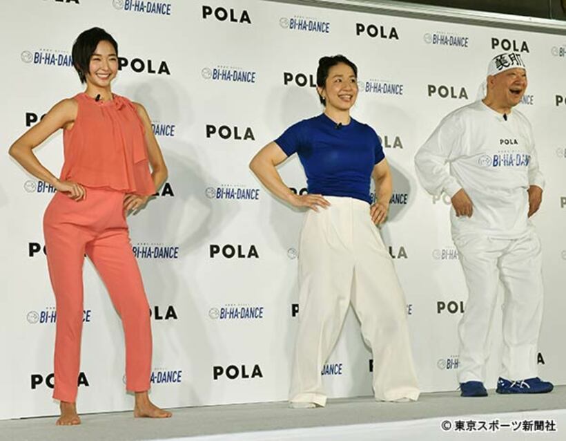  強烈なキャラの浜口京子（中）とアニマル浜口（右）に、畠山もタジタジ