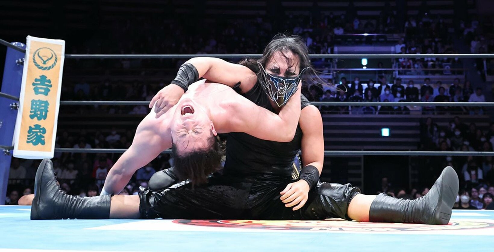 非道ファイトを連発したDOUKI(右)