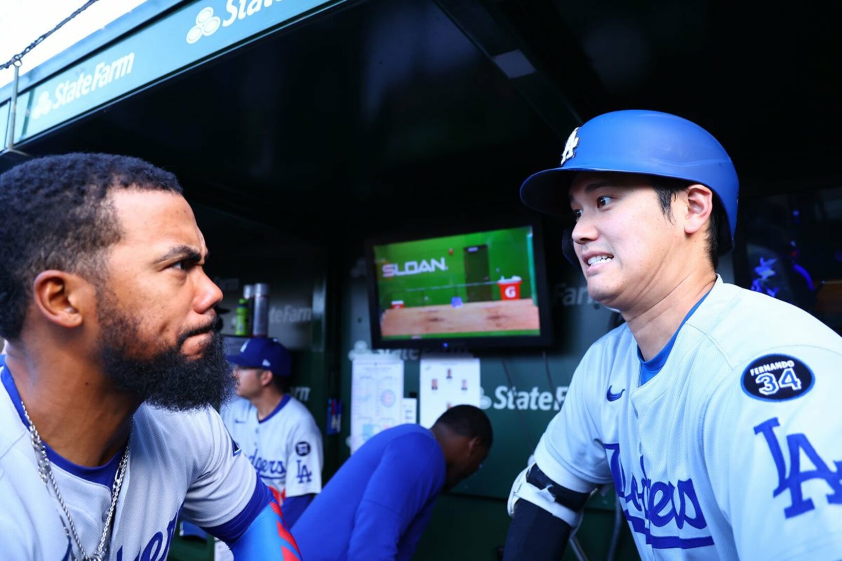 目と目で通じ合う大谷とヘルナンデス